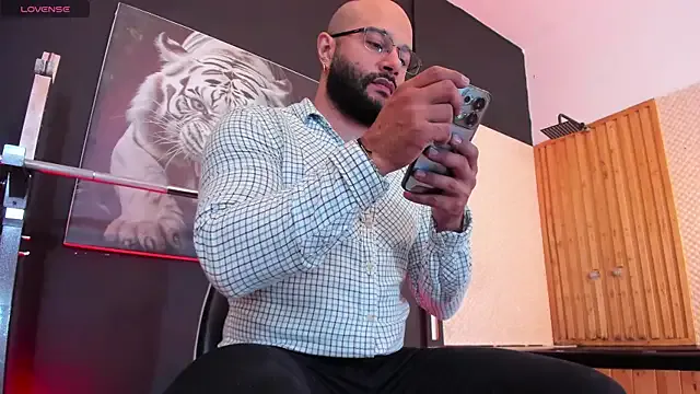 Luke__09 — striptease