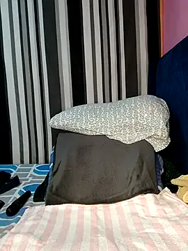 Freechat luxusroyce on StripChat