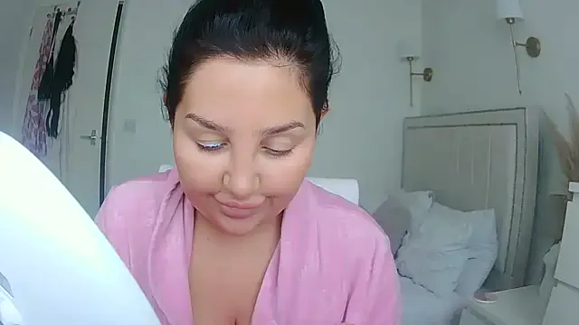 Group magical_mia on StripChat