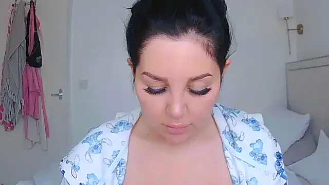 Group magical_mia on StripChat