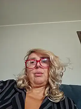 MariaRichi_ — Make my kitty purrrr