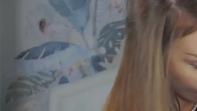 Private MarilynNova on StripChat