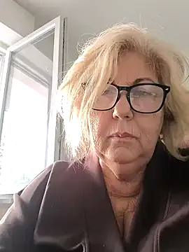 StripChat Merilulla is Freechat Merilulla — Titts out on the street