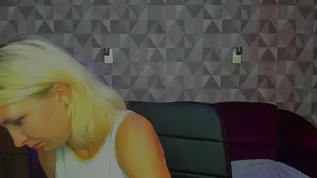 Freechat MeryMidnight on StripChat