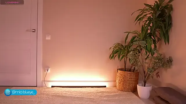 StripChat Miablueye is Freechat Miablueye — Anal with fuckmachine