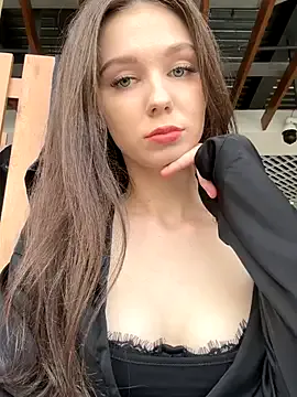 MilaBee — Big squirt in public toilet 