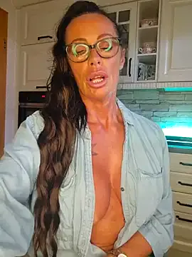 Freechat Misses-Cougar on StripChat