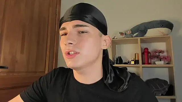 Freechat mystic_evan on StripChat