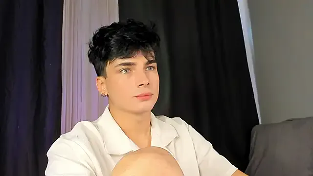 Freechat mystic_evan on StripChat