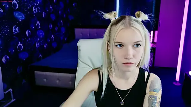 Freechat NaomiHita on StripChat