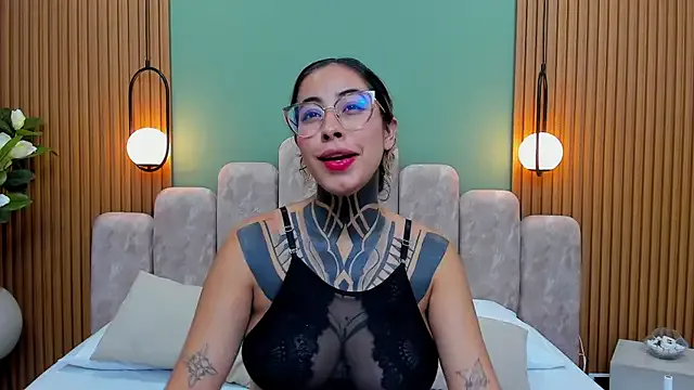 Freechat NicoleBlum on StripChat