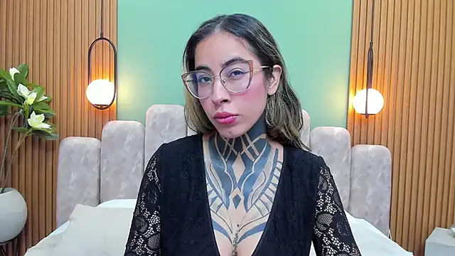 Freechat NicoleBlum on StripChat