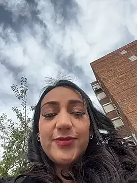 Ninabigtitied — Fingering and squirting the street