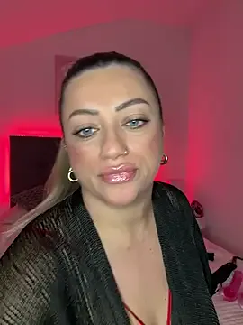 Offline NinaRicci1518 on StripChat