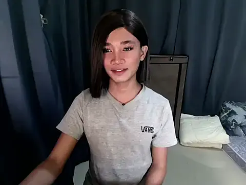 Freechat Petite_HugeCock on StripChat