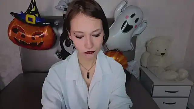 Freechat prettiestwinsor on StripChat