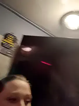 Queen2454 on StripChat