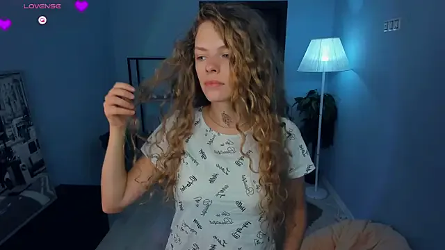 Freechat RayaNenlia on StripChat