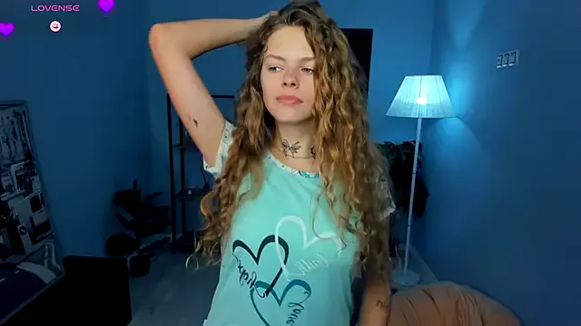 Freechat RayaNenlia on StripChat