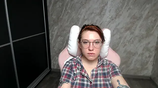 Freechat Reginasmilee on StripChat