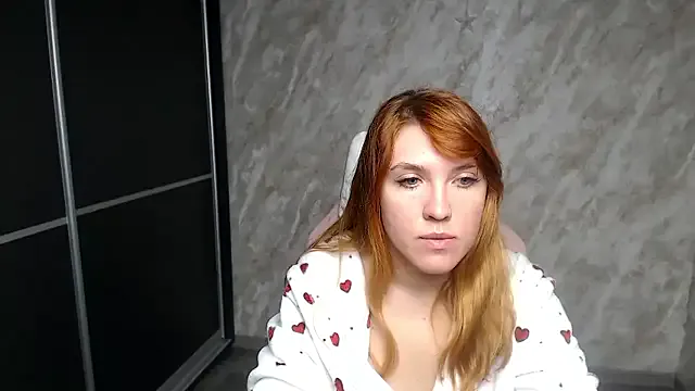 Freechat Reginasmilee on StripChat