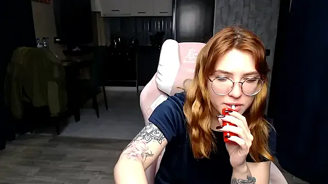 Freechat Reginasmilee on StripChat