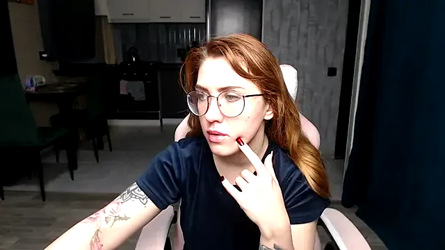 Freechat Reginasmilee on StripChat