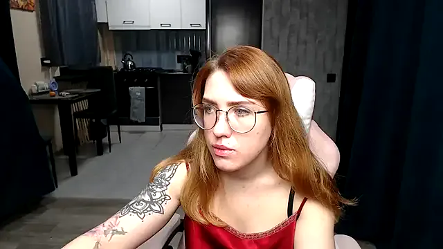 Freechat Reginasmilee on StripChat