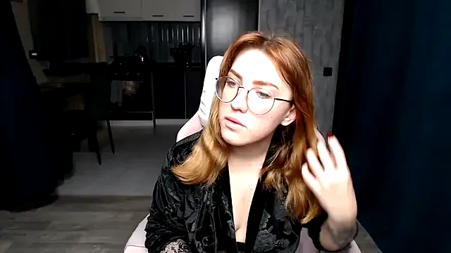 Freechat Reginasmilee on StripChat