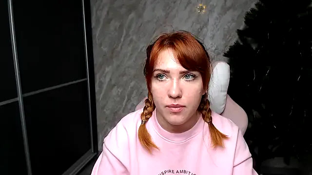 Freechat Reginasmilee on StripChat