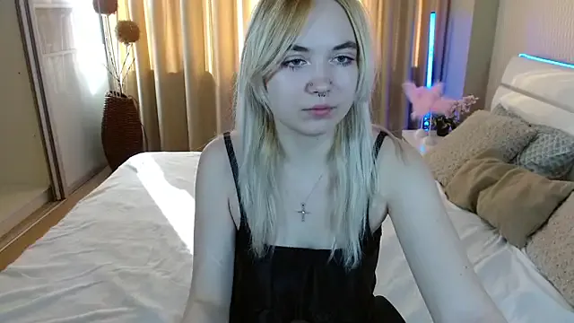 StripChat RiskIrina is Freechat RiskIrina — jump on bed like cowgirl