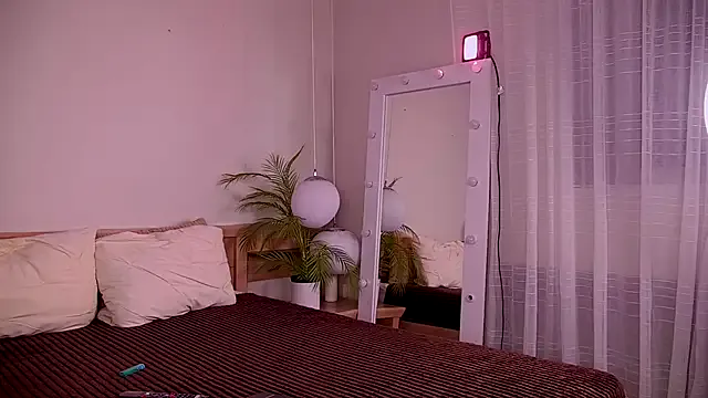 Freechat RoxyDoll_ on StripChat