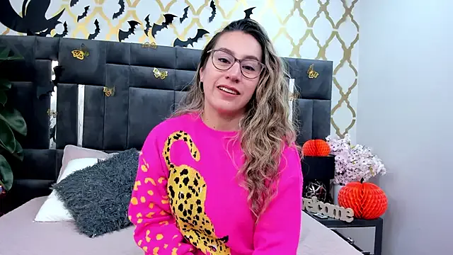 RubbyTaylor — whipple spanks & Doggy closecam POV