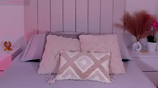 Sarajonnes on StripChat 