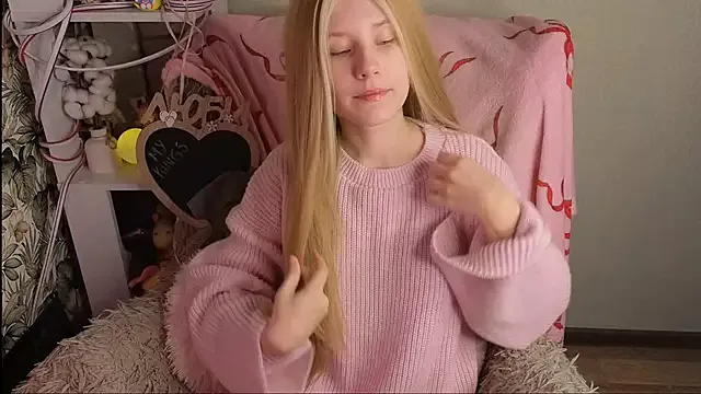 sarakaell on StripChat