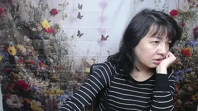 SelenaFly on StripChat 