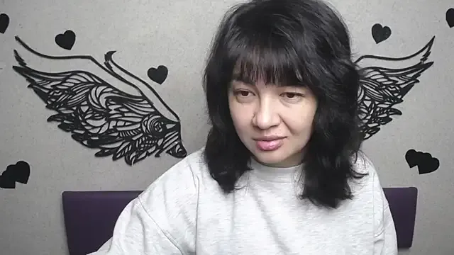 SelenaFly on StripChat 