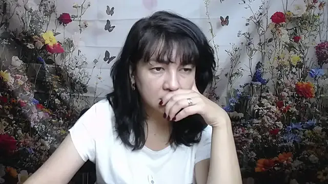 SelenaFly on StripChat 