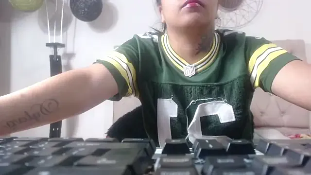 Offline sharon_and_sharit on StripChat