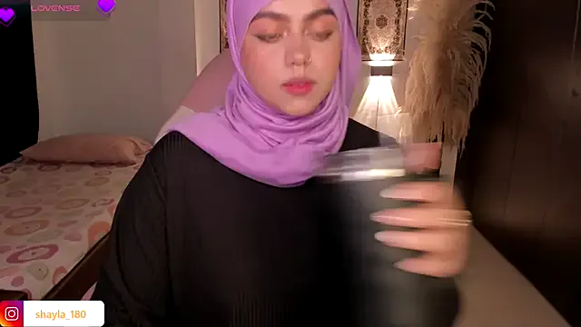 Offline shayla_18 on StripChat