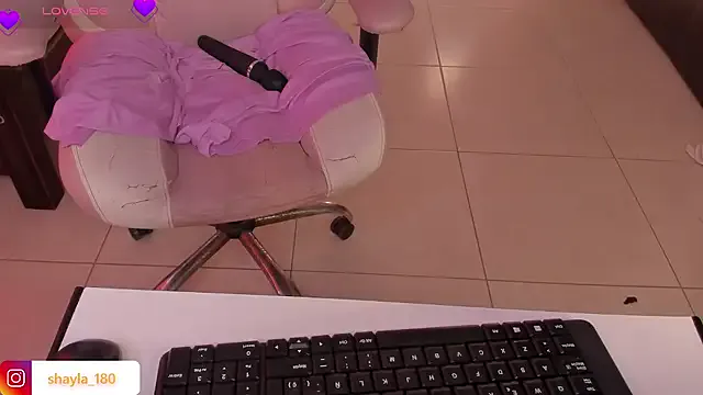 Offline shayla_18 on StripChat