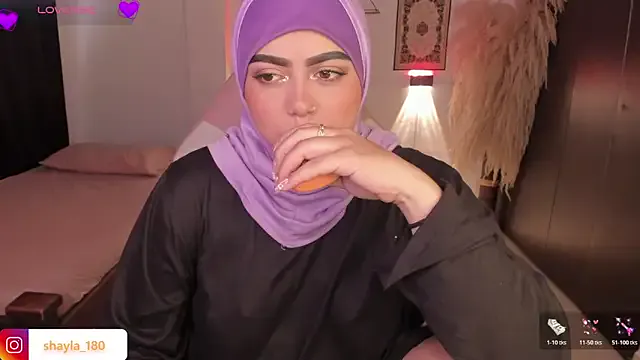 Offline shayla_18 on StripChat