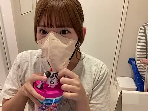 Offline shina_mo_n_ch on StripChat