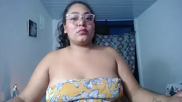 Freechat sirena_15 on StripChat