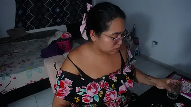 Freechat sirena_15 on StripChat