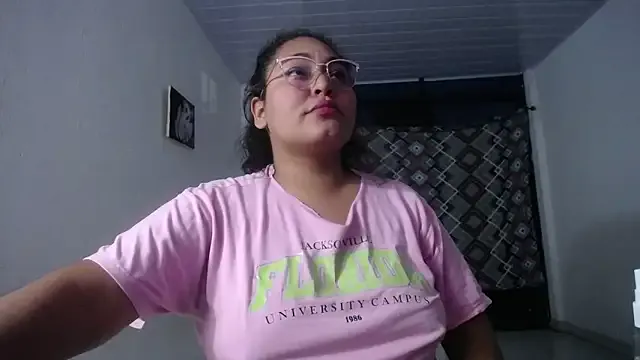 Freechat sirena_15 on StripChat