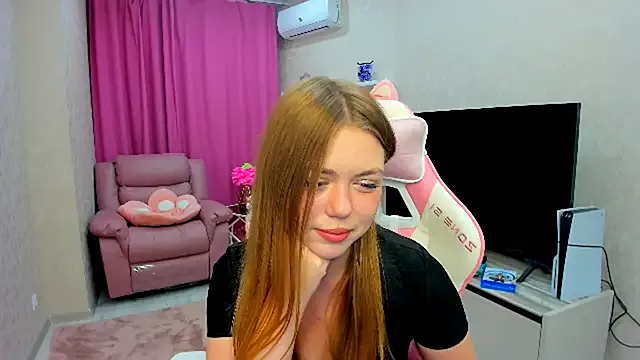 Freechat Strawberrye on StripChat