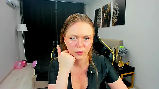 Freechat Strawberrye on StripChat