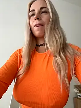 Freechat streetdoll on StripChat