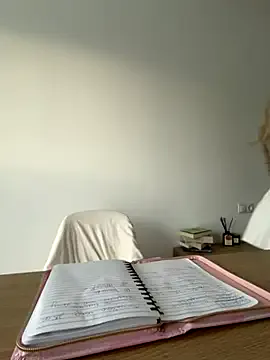 Freechat streetdoll on StripChat